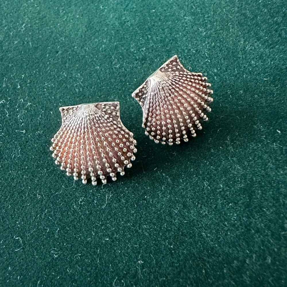 Vintage Silver Shell Earrings - Picture 1 of 7